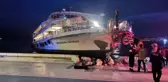 İzmir'de hareketli anlar: Kaptanının rahatsızlandığı yolcu gemisi karaya çarptı