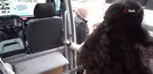 Şoför bulamayınca direksiyona kendisi geçti, erkeklere taş çıkartıyor