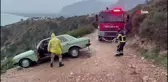 Uçurumdan yuvarlanmaya ramak kala durmayı başaran otomobili itfaiye ekipleri kurtardı