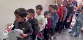 Muhtar amcadan çocuklara karne hediyesi