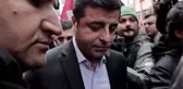 Selahattin Demirtaş annesinin rahatsızlığı nedeniyle Diyarbakır'a götürüldü