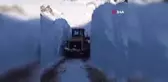 Bahçesaray'da çığ temizleme çalışmaları devam ediyor