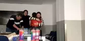 Kocaeli'de fabrikada rehin alınan işçiler doğum günü kutlaması yaptı