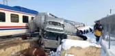 Hayvan yüklü TIR'a tren çarptı: 2 ölü, 2 yaralı