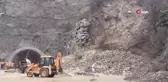 Borçka-Hopa karayolu heyelan nedeniyle ulaşıma kapandı