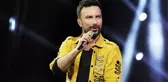 Depremin sembol fotoğrafını paylaşan Tarkan'dan hükümete eleştiri: Depremde yaşananları, yaşatılanları unutmadık