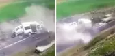 4'ü ağır 6 kişinin yaralandığı kaza anı kamerada! Minibüsün motoru böyle fırladı