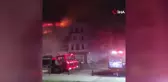 Fatih'te ahşap binada başlayan yangın yanındaki binaya da sıçradı Balat'ta korkutan yangın: 1 kişi dumandan etkilendi