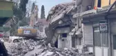Osmaniye'de ağır hasarlı binaların yıkımı devam ediyor