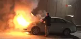 Kadıköy'de otomobil alevlere teslim oldu