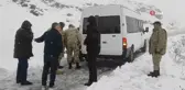 Sultan Dağı'nda kara saplanan minibüs kurtarıldı