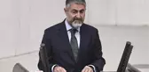 TBMM'de olmadığı halde Nureddin Nebati'nin yerine yoklama pusulası verildiği ortaya çıktı, Meclis kapandı