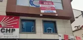 CHP Genel Başkanı Özel'e pankartlı protesto