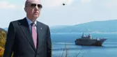 Çanakkale'deki törende tüyleri diken diken eden görüntü! Zafer geçişine TCG Anadolu da katıldı