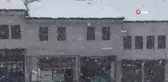 Bitlis'te çatıda biriken kar çığ gibi düştü