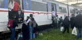 İZBAN arıza yaptı, yolcular raylarda yürümek zorunda kaldı