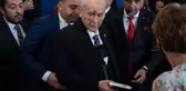 Oyunu Ankara'da kullanan Bahçeli'nin yüzündeki morluk ve şişlikler dikkat çekti