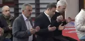 CHP'nin 74 yıl sonra kazandığı Balıkesir'de belediye başkanı güne şükür namazıyla başladı