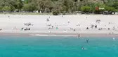 Antalya'da Bayramda Yoğunluk: Tatilciler Sahilde Denizin Keyfini Çıkardı