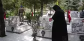 Yozgat'ta Şehitliği Ziyaret Edenler Dua Etti ve Karanfil Bıraktı
