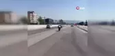 Motosikleti yatarak kullandı, canını hiçe saydı