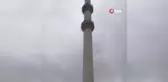 Fırtına minarenin şerefesini uçurdu