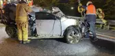 Bariyerlerden aşan aracın sürücüsü camdan fırladı