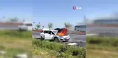Yanan otomobile pet şişelerle böyle müdahale ettiler