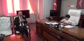 Vali koltuğuna oturan öğrenci yeşil alanların artırılmasını istedi