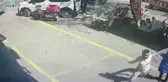 Bayrampaşa'da ayak ezme tartışması kanlı bitti... Kavga anı kamerada