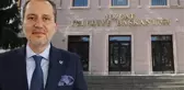 AK Parti'den Yeniden Refah'a geçen Yozgat'ta belediye binasına T.C. tabelası asıldı