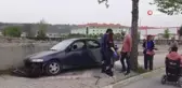 Otomobil ile elektrikli motosiklet çarpıştı: 1'i çocuk 3 yaralı