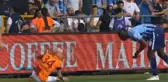 Balotelli'den yerde yatan Torreira'ya olay hareket