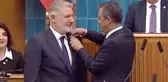 İYİ Parti'den istifa eden Bahadır Erdem, CHP'ye katıldı! Rozetini bizzat Özgür Özel taktı