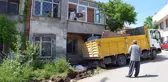 Gebze'de bir evden 10 kamyon çöp çıkarıldı