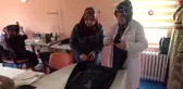 Kadınlar Diktikleri Elbiselerle Aile Ekonomisine Destek Oluyor