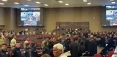Kobani Davası'nda karar açıklanırken avukatlar masaları yumruklayıp slogan attı