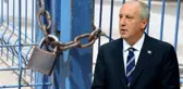 Muharrem İnce, genel merkez binasının kapısına kilit vurdu