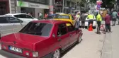 Cam filminden ceza yememek için elleriyle söktü