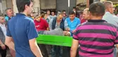 Aracın çarptığı vatandaşı tabutla hastaneye götürdüler