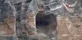 2 bin yıllık kaya mezarları görenleri şaşırtıyor