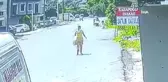Hırsızlık için girdikleri evde ev sahibiyle karşılaştılar, çığlık çığlığa kaçtılar