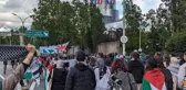 Netanyahu ile röportaj yapan Fransız kanalı ülkeyi karıştırdı! Yüzlerce kişi kanal binası önünde toplandı