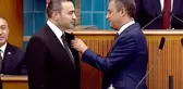 İYİ Parti'den istifa eden Aykut Kaya, CHP'ye katıldı! Rozetini Özgür Özel bizzat taktı