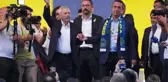 Kürsüye el ele çıktılar! İşte Aziz Yıldırım'ın Ali Koç'u başkan ilan ettiği anlar