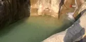Serinlemek için girdiği suda boğuldu