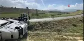 Virajı Alamayan Tır Devrildi