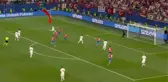 Eleştirilere daha güzel cevap verilemezdi! Milli yıldızdan harika gol