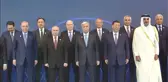 Cumhurbaşkanı Erdoğan'ın diploması trafiği! Dünya liderleri aile fotoğrafı çektirdi