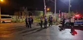 Adana'da polisten kaçan motosikletli şüpheliler tren kazasına karıştı